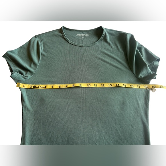 Abercrombie Classic Green Women's Top Neutral color Sz L - Picture 6 of 6